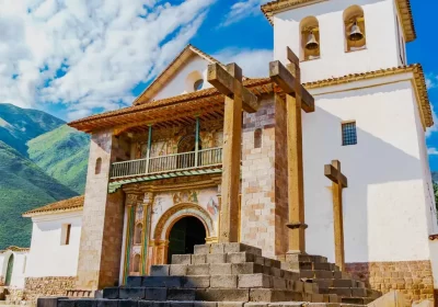 Descubriendo Andahuaylillas: Un Tesoro Escondido en Cusco