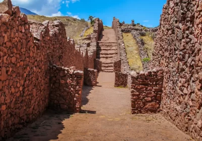 Pikillacta: Explorando el Legado Pre-Inca en el Corazón de los Andes