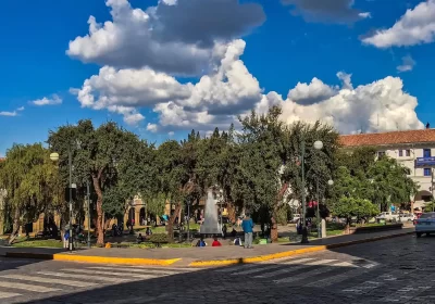 Tours por cusco, descubriendo la Plaza Regocijo