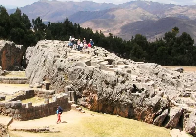 Descubriendo Qenqo: Un Viaje Místico al Corazón de los Misterios Incas