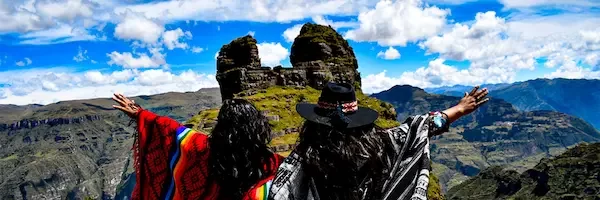 Durante la visita a Waqrapukara